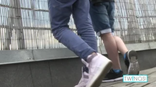 Arkadaşlar Birlikte Boşalıyor – Liam ve James Birbirini Elleyip Bitiriyor